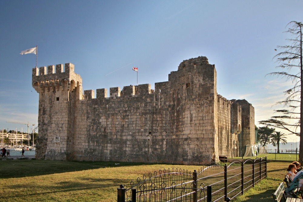 Kamerlengo Castle